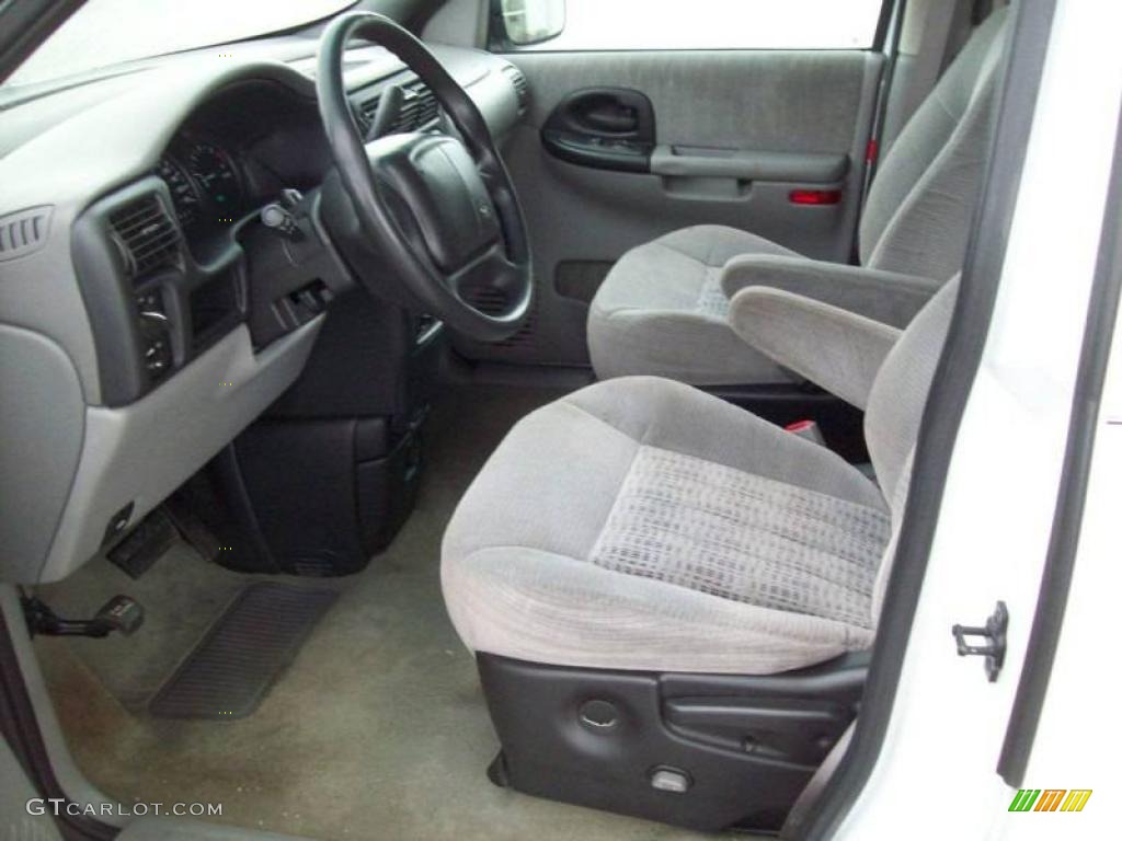 2001 Venture LS - Bright White / Medium Gray photo #20
