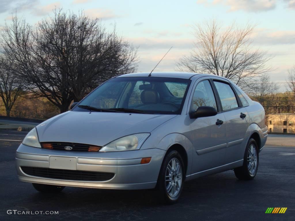 2000 Focus ZTS Sedan - CD Silver Metallic / Medium Graphite photo #2