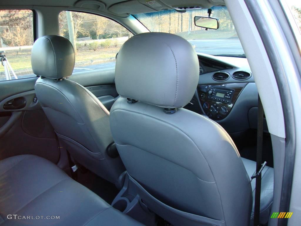 2000 Focus ZTS Sedan - CD Silver Metallic / Medium Graphite photo #13