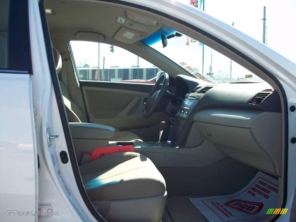 2008 Camry LE - Super White / Bisque photo #10