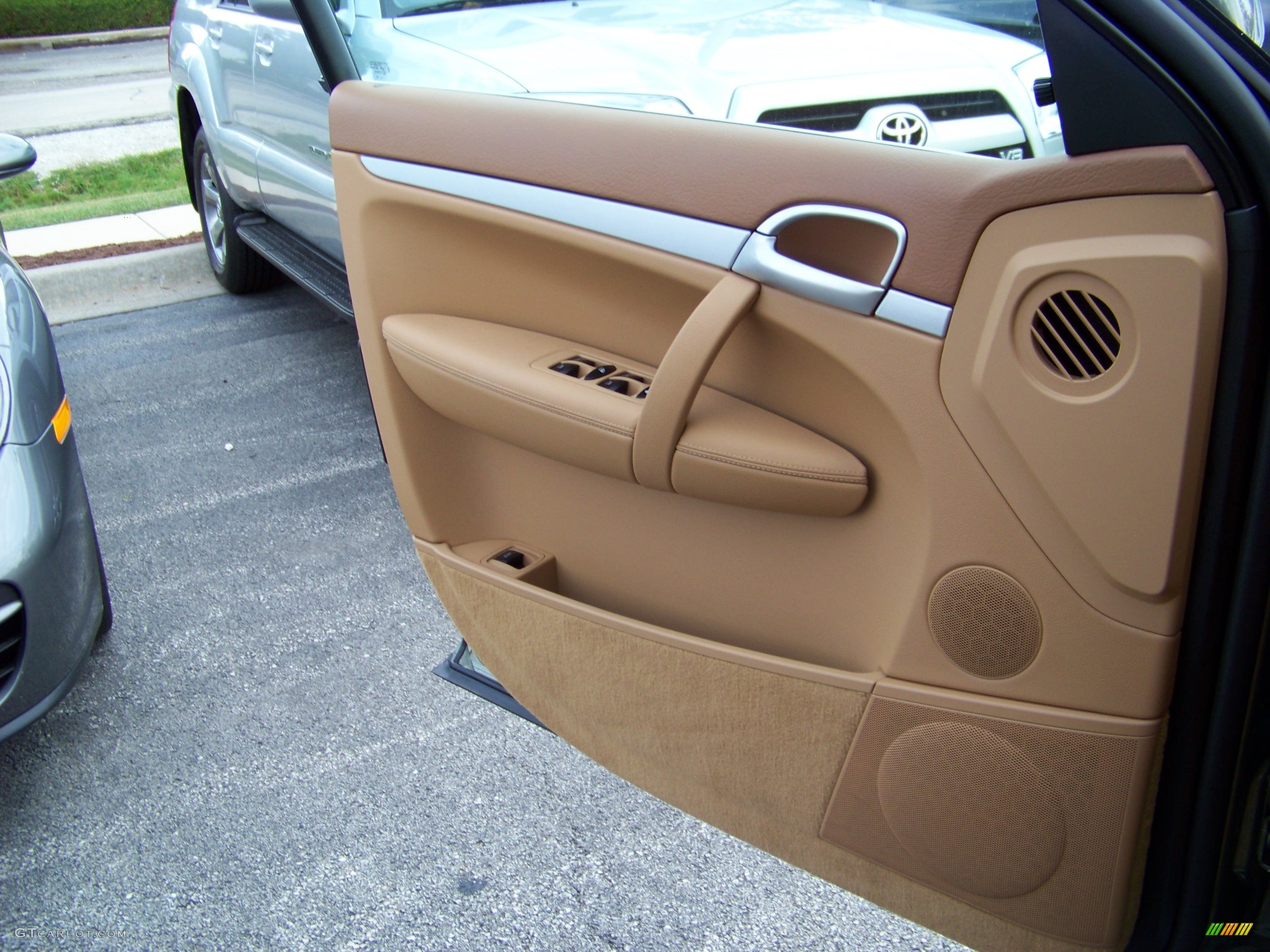 2008 Cayenne Tiptronic - Olive Green Metallic / Havanna/Sand Beige photo #16