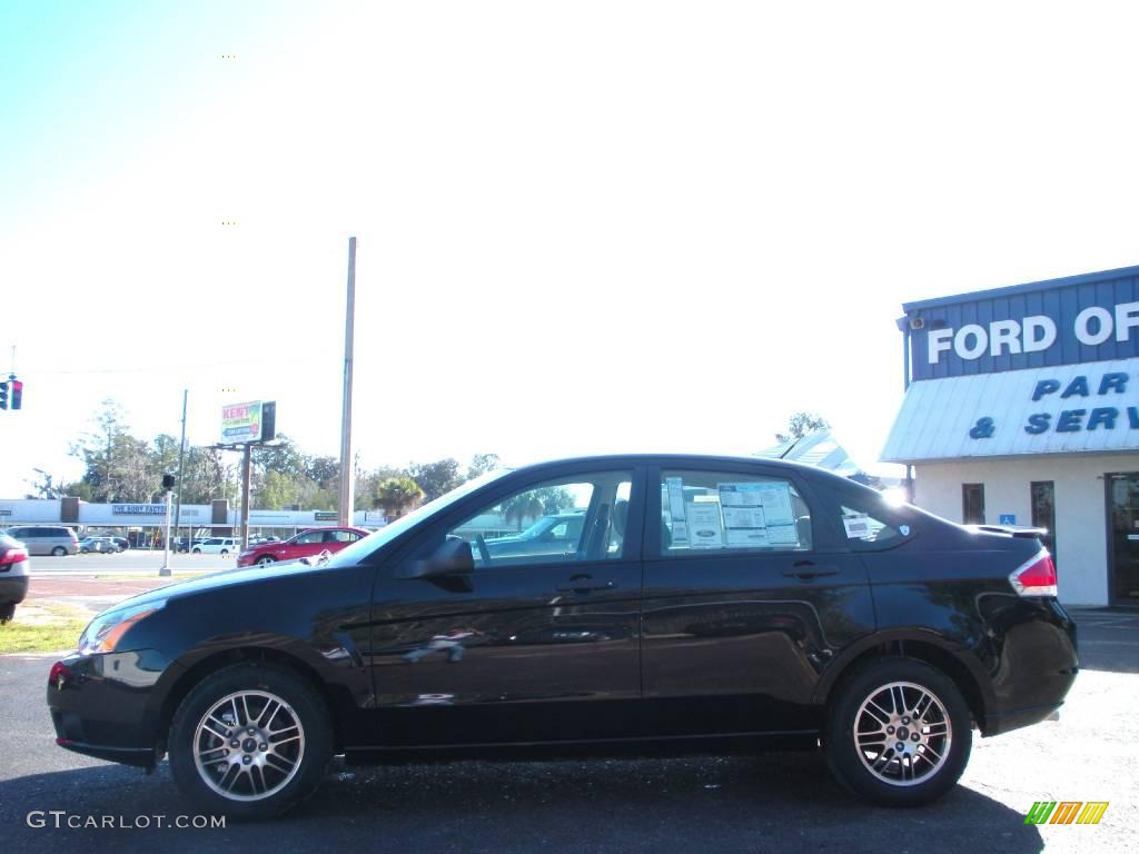 2010 Focus SE Sedan - Ebony Black / Medium Stone photo #2
