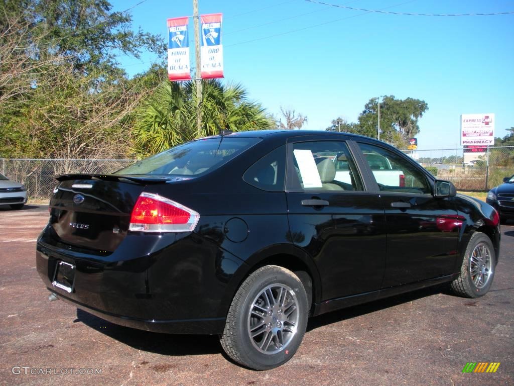 2010 Focus SE Sedan - Ebony Black / Medium Stone photo #3