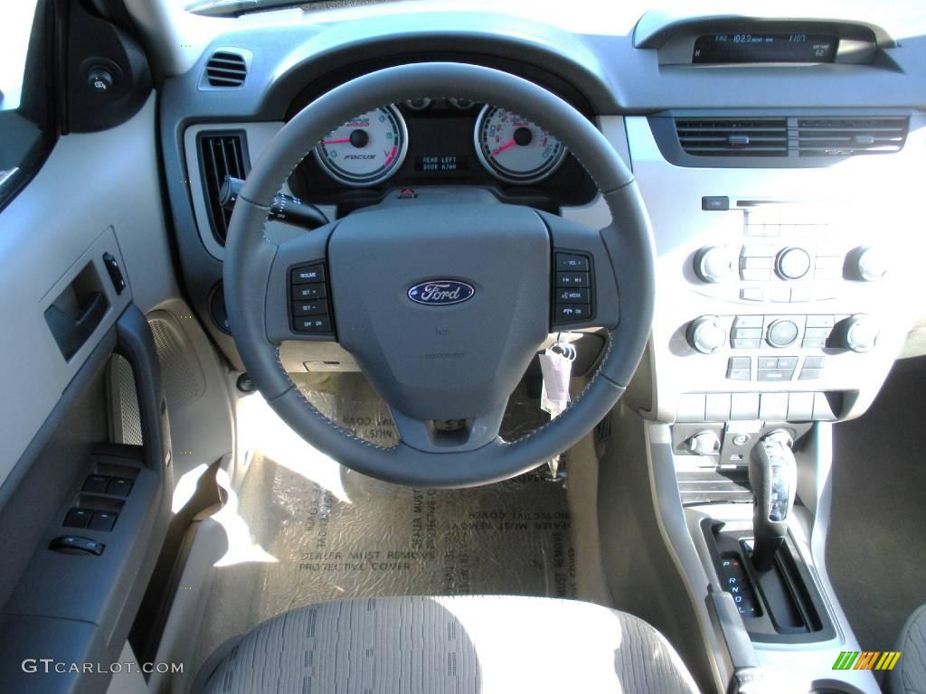 2010 Focus SE Sedan - Ebony Black / Medium Stone photo #6