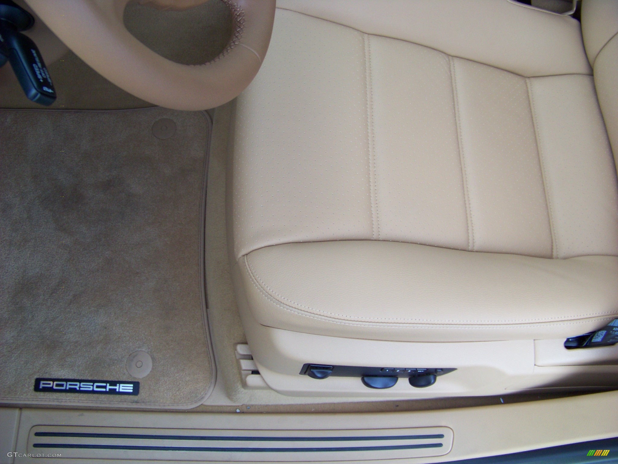 2008 Cayenne Tiptronic - Olive Green Metallic / Havanna/Sand Beige photo #17