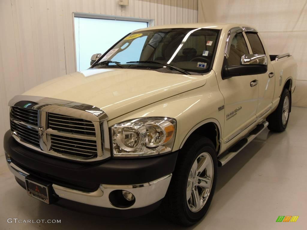 2007 Ram 1500 SLT Quad Cab - Light Khaki Metallic / Khaki Beige photo #1