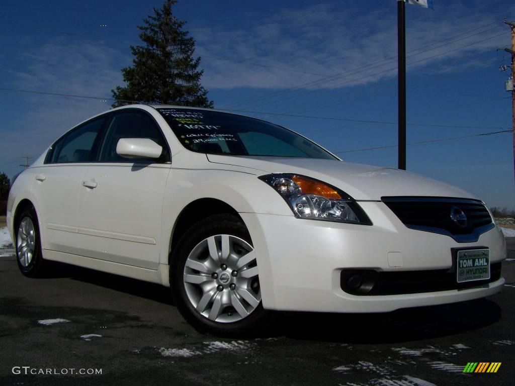 2009 Altima 2.5 S - Winter Frost Pearl / Charcoal photo #1