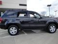 2005 Brilliant Black Crystal Pearl Jeep Grand Cherokee Laredo 4x4  photo #2