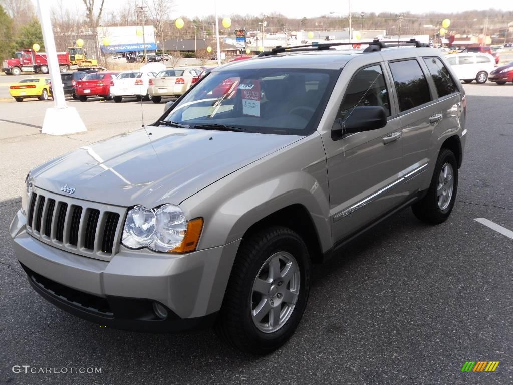 2010 Grand Cherokee Laredo 4x4 - Light Graystone Pearl / Dark Slate Gray photo #1