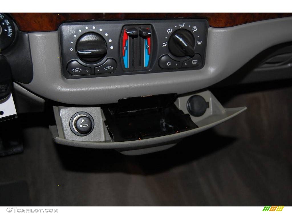 2005 Impala  - Medium Gray Metallic / Medium Gray photo #41