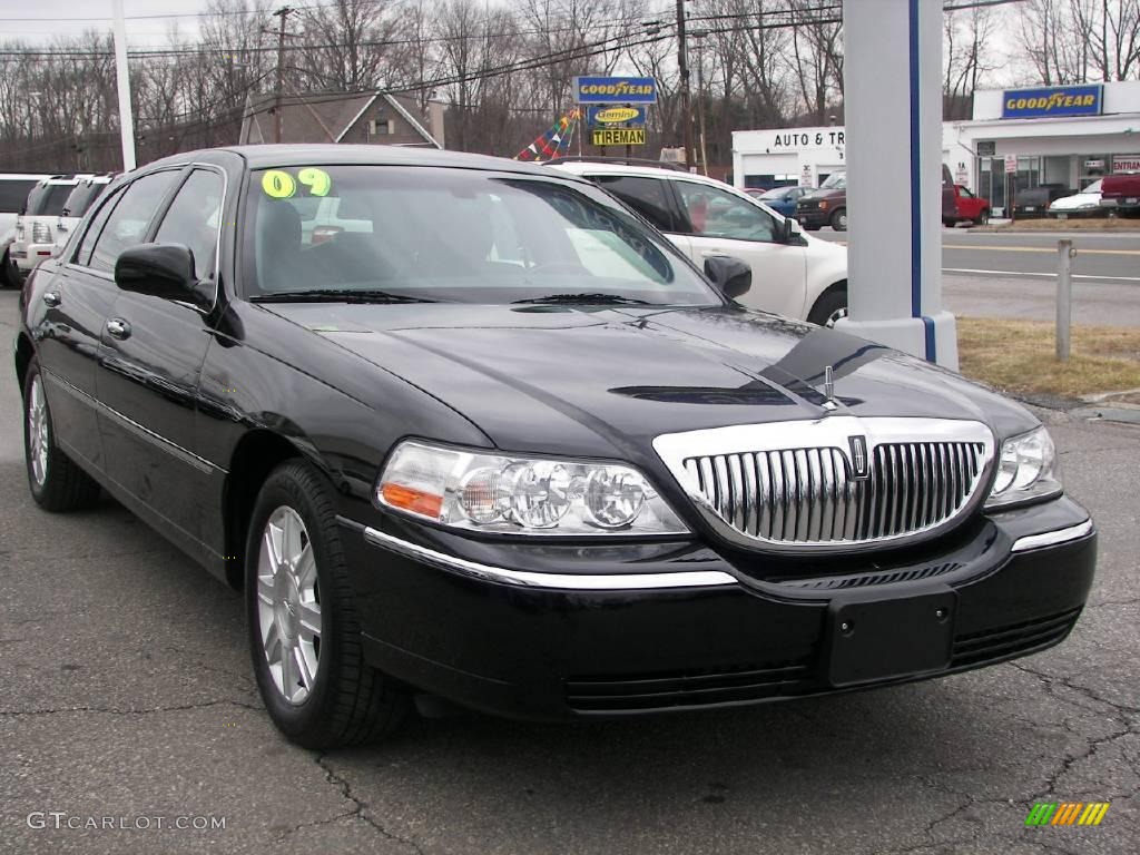 2009 Town Car Signature L - Black / Black photo #1