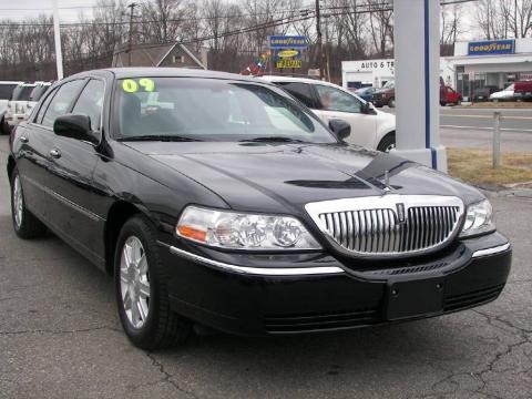 2009 Lincoln Town Car Signature L Data, Info and Specs