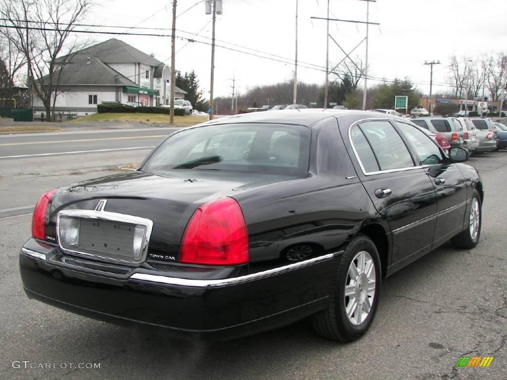 2009 Town Car Signature L - Black / Black photo #4