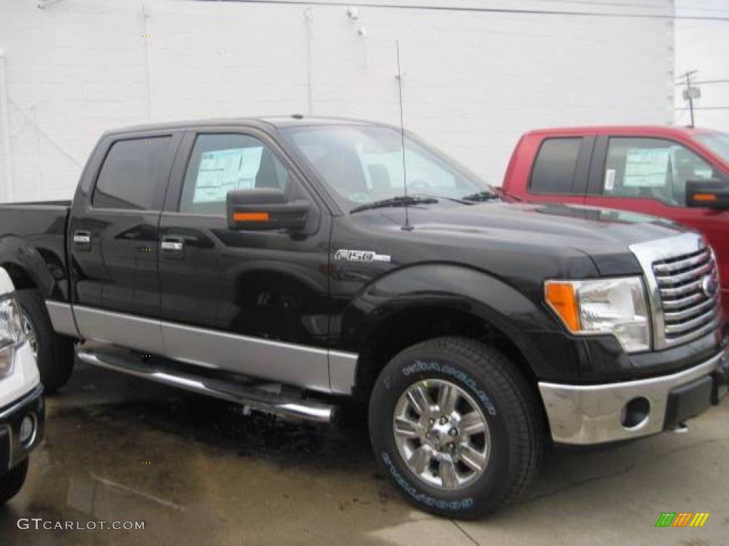 2010 F150 XLT SuperCrew 4x4 - Tuxedo Black / Medium Stone photo #4