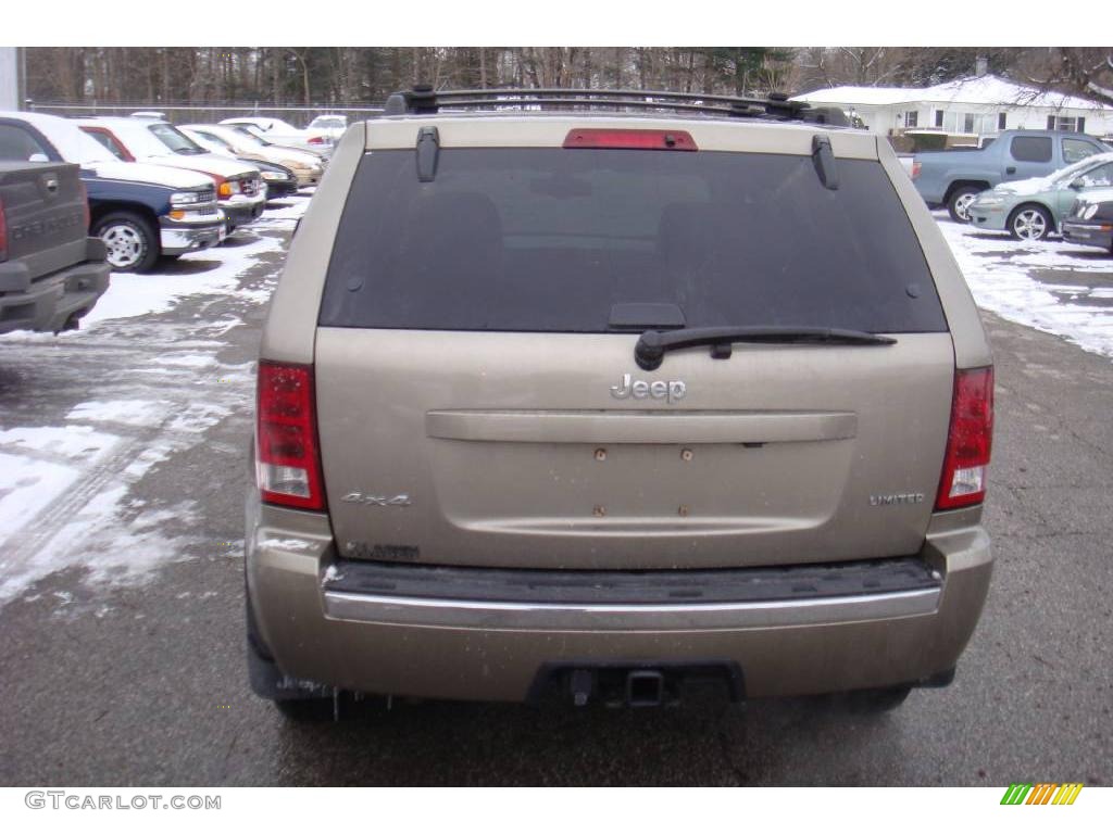 2005 Grand Cherokee Limited 4x4 - Light Khaki Metallic / Khaki photo #6