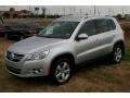 Reflex Silver Metallic - Tiguan Wolfsburg Edition Photo No. 3