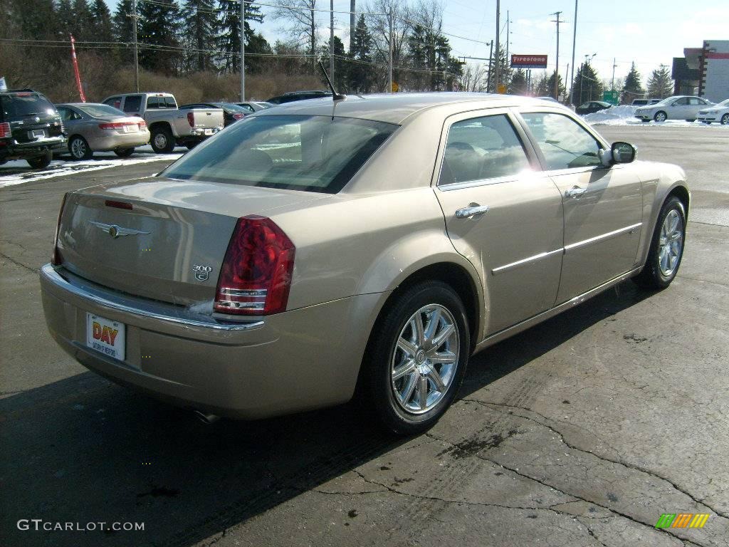 2008 300 C HEMI - Light Sandstone Metallic / Medium Pebble Beige/Cream photo #4