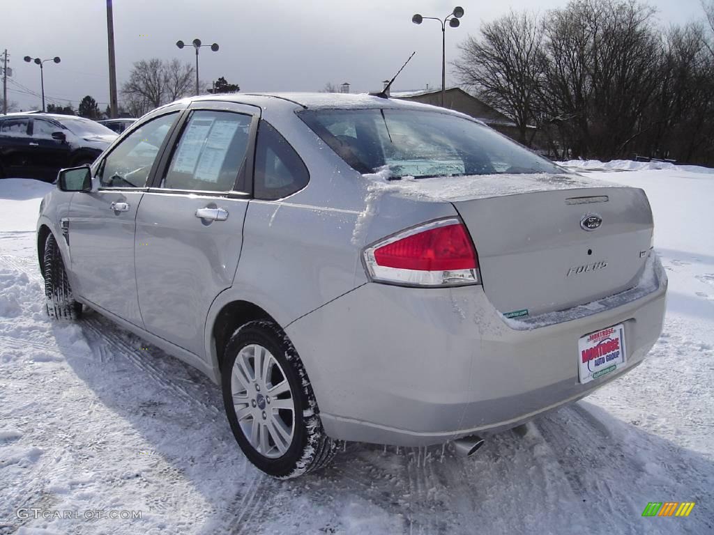 2008 Focus SE Sedan - Silver Frost Metallic / Medium Stone photo #3