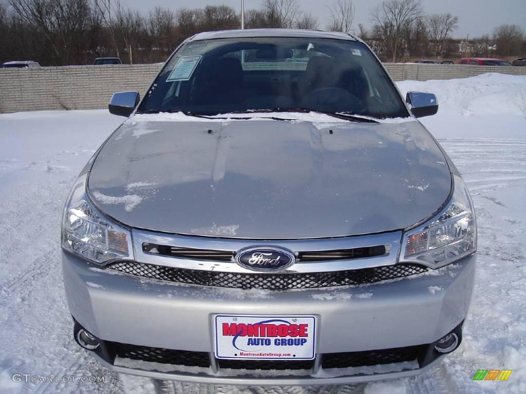 2008 Focus SE Sedan - Silver Frost Metallic / Medium Stone photo #8