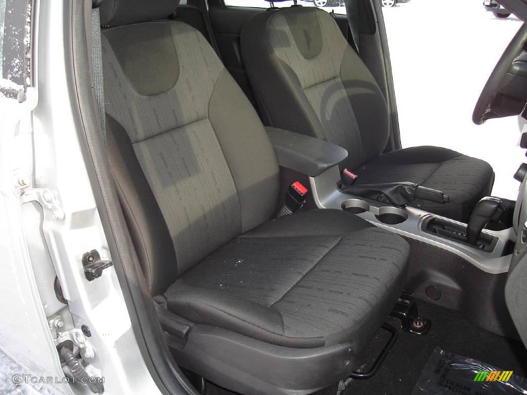 2008 Focus SE Sedan - Silver Frost Metallic / Medium Stone photo #14