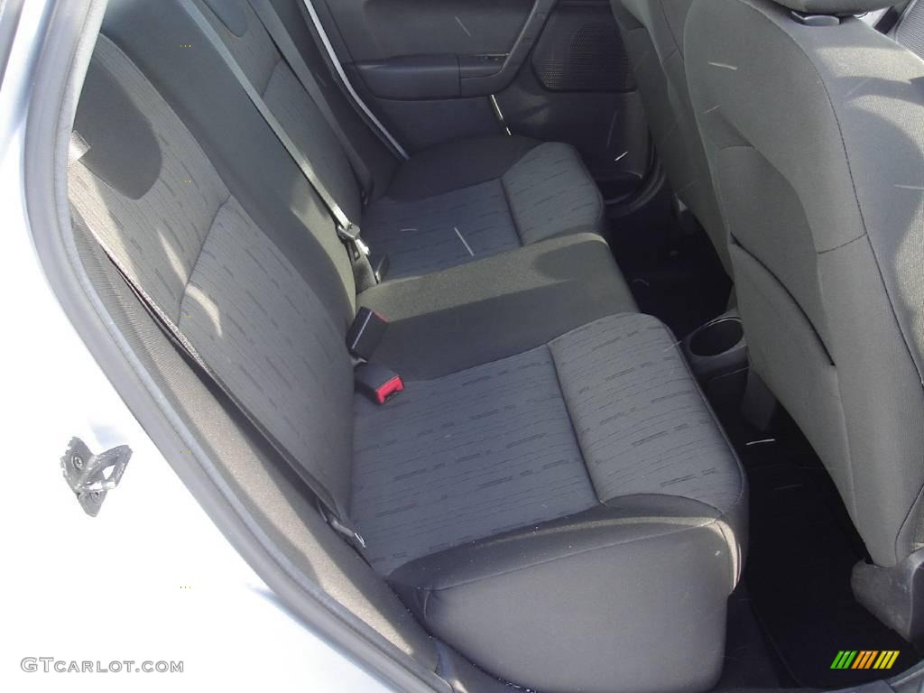 2008 Focus SE Sedan - Silver Frost Metallic / Medium Stone photo #15