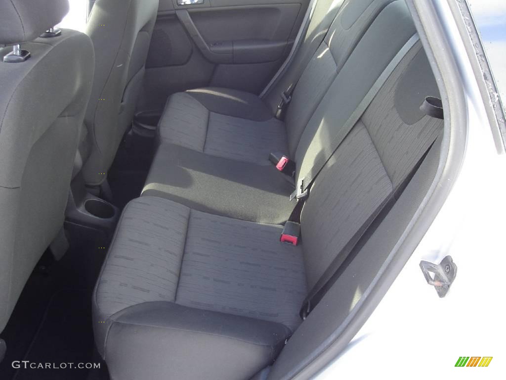 2008 Focus SE Sedan - Silver Frost Metallic / Medium Stone photo #16