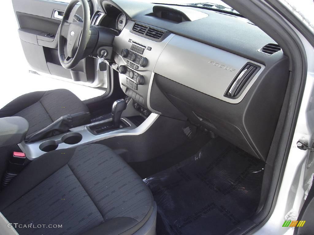 2008 Focus SE Sedan - Silver Frost Metallic / Medium Stone photo #20
