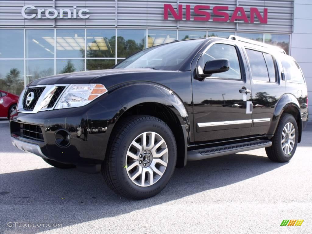 Super Black Nissan Pathfinder