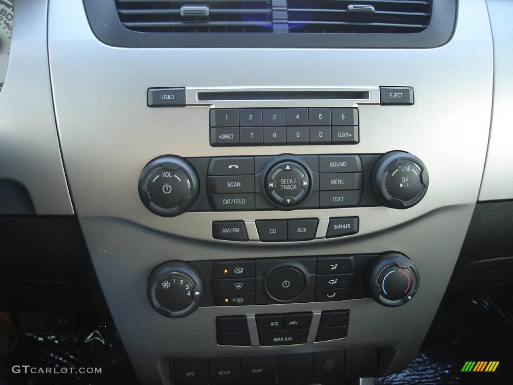 2008 Focus SE Sedan - Silver Frost Metallic / Medium Stone photo #28