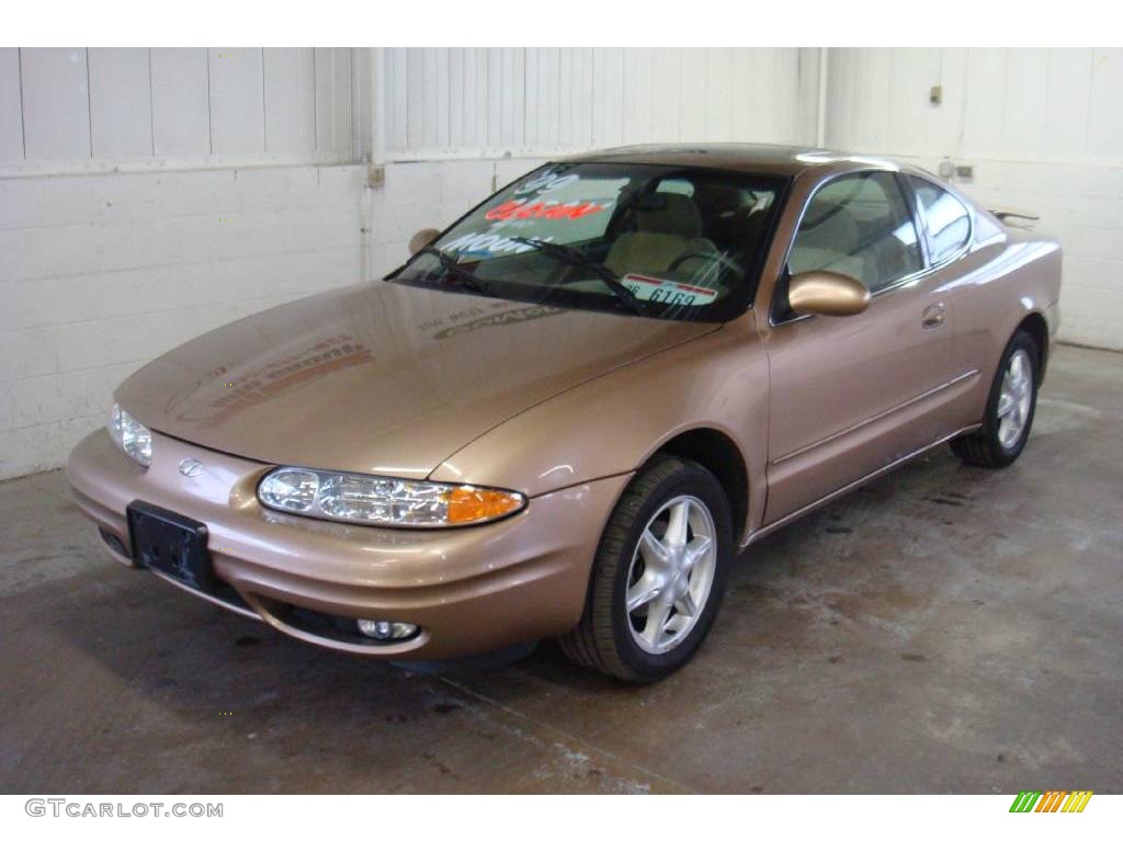 1999 Alero GL Coupe - Gold Metallic / Neutral photo #6