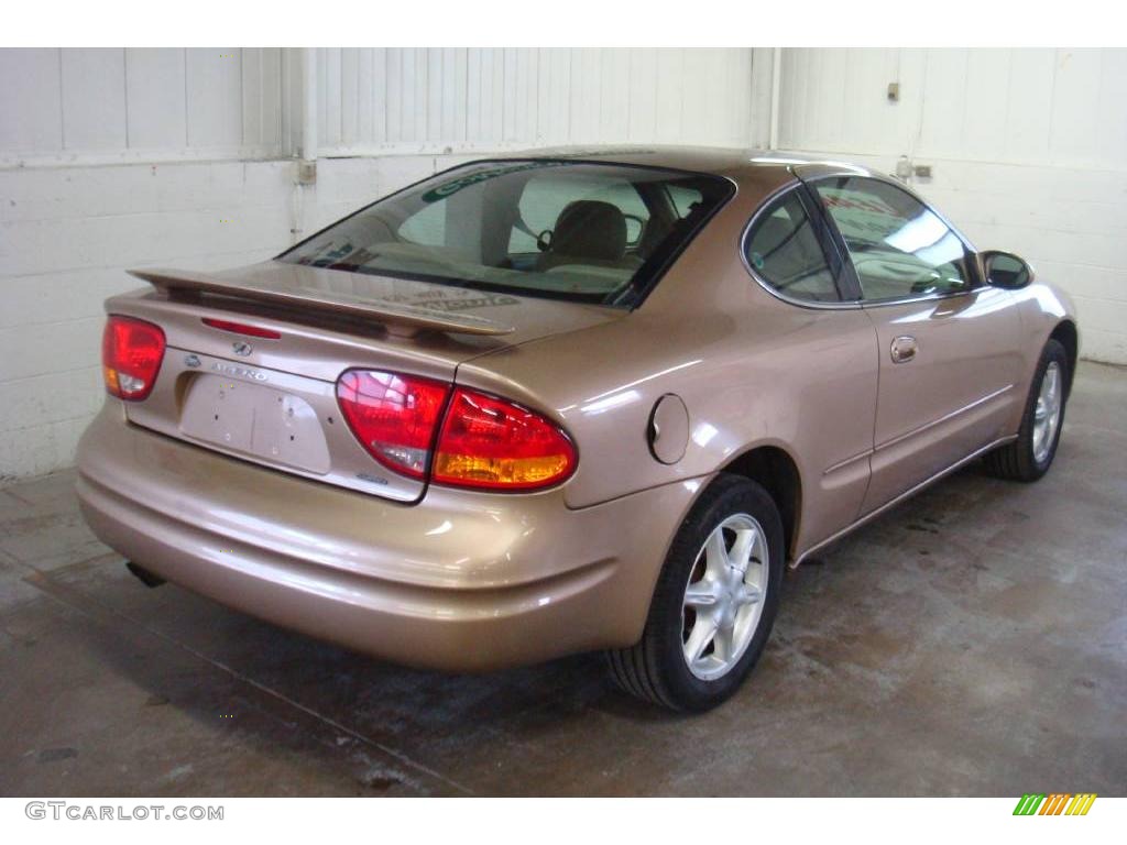 1999 Alero GL Coupe - Gold Metallic / Neutral photo #7