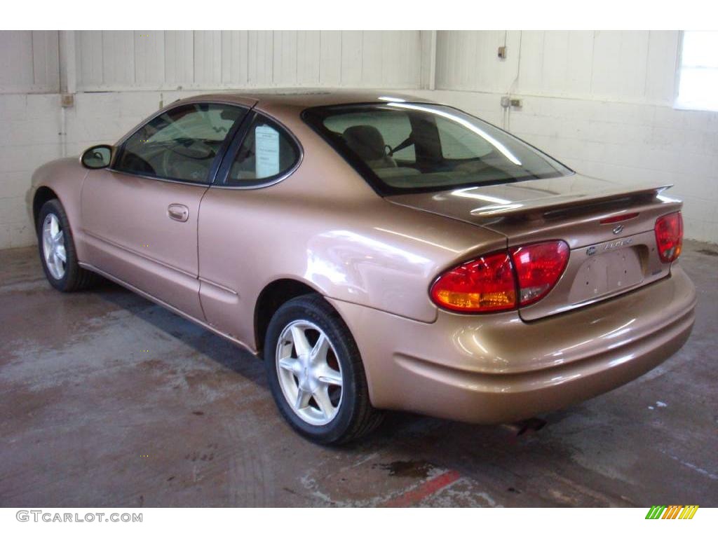 1999 Alero GL Coupe - Gold Metallic / Neutral photo #8