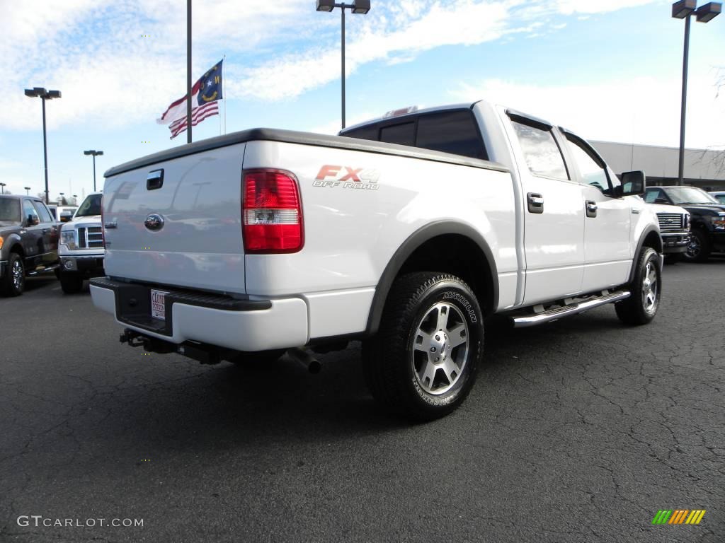2006 F150 FX4 SuperCrew 4x4 - Oxford White / Medium/Dark Flint photo #3