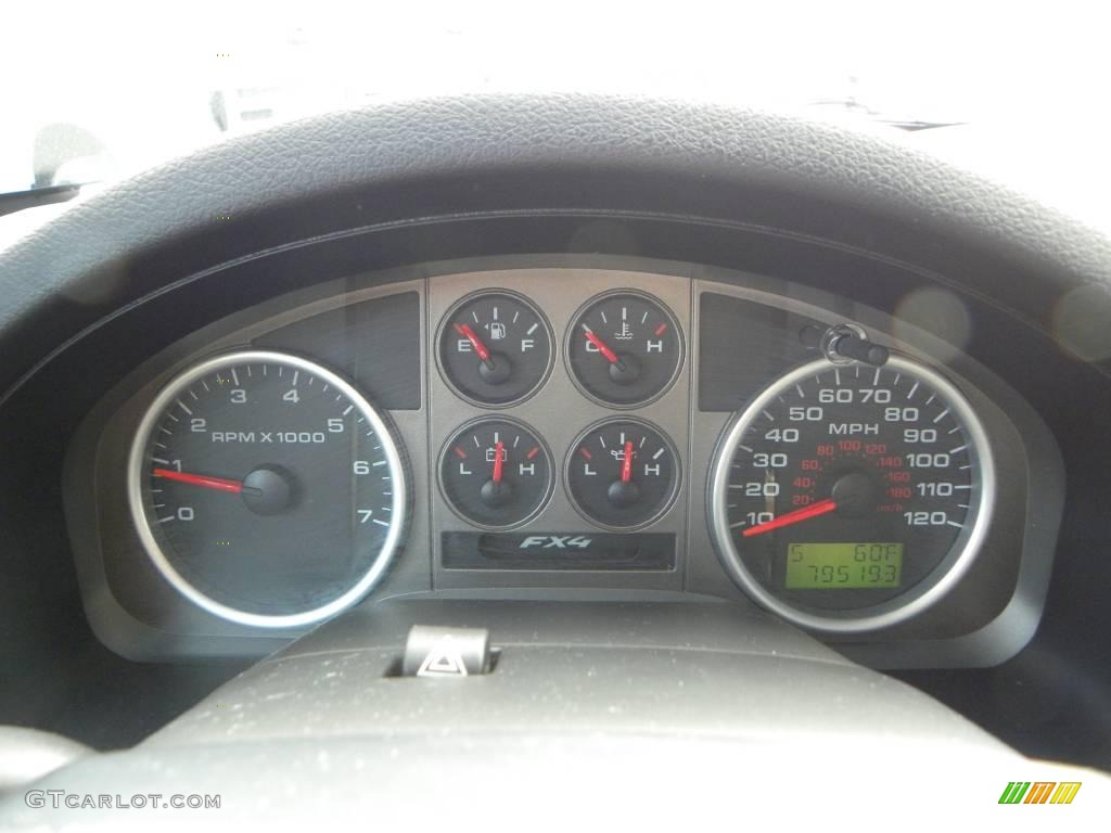 2006 F150 FX4 SuperCrew 4x4 - Oxford White / Medium/Dark Flint photo #19