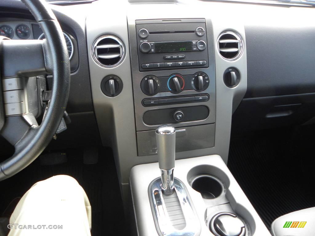 2006 F150 FX4 SuperCrew 4x4 - Oxford White / Medium/Dark Flint photo #25