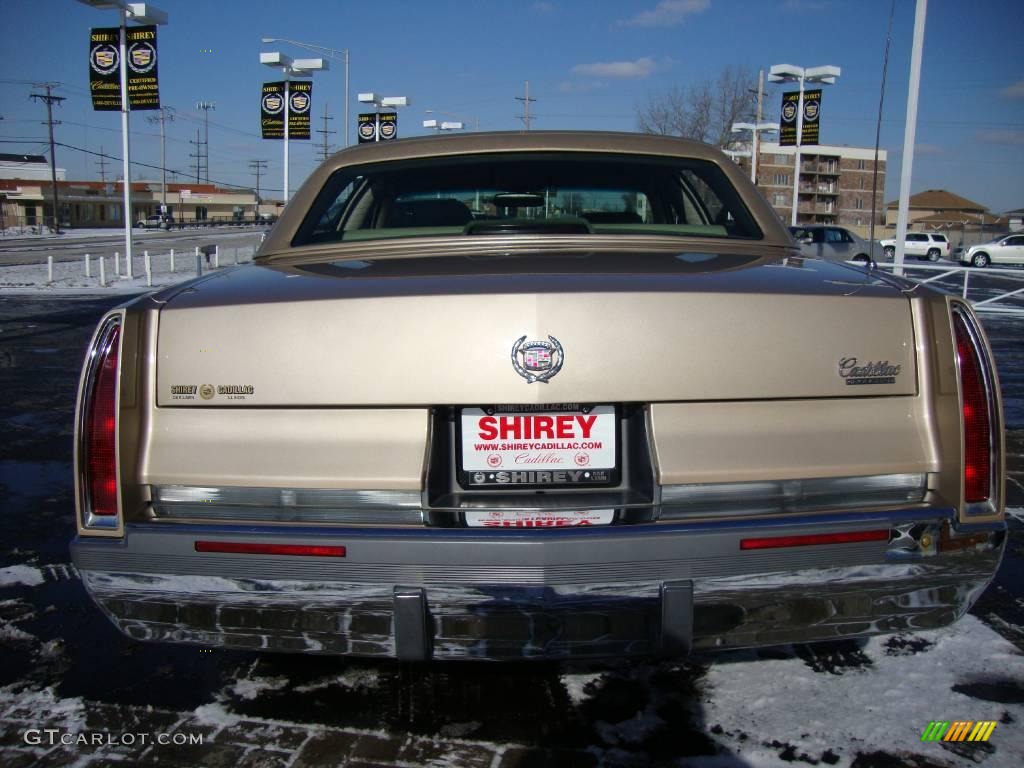 1995 Fleetwood Brougham - Light Driftwood Metallic / Beige photo #5