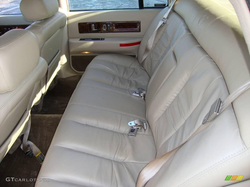 1995 Fleetwood Brougham - Light Driftwood Metallic / Beige photo #9
