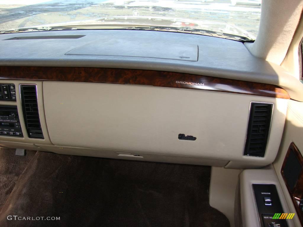 1995 Fleetwood Brougham - Light Driftwood Metallic / Beige photo #15
