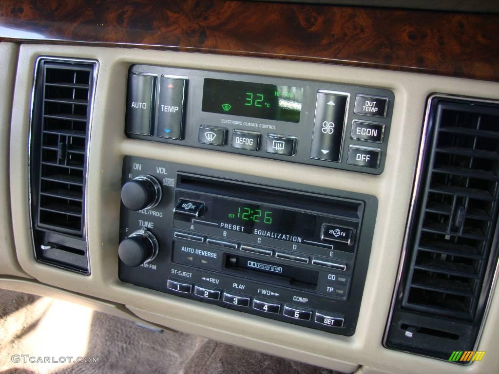 1995 Fleetwood Brougham - Light Driftwood Metallic / Beige photo #16
