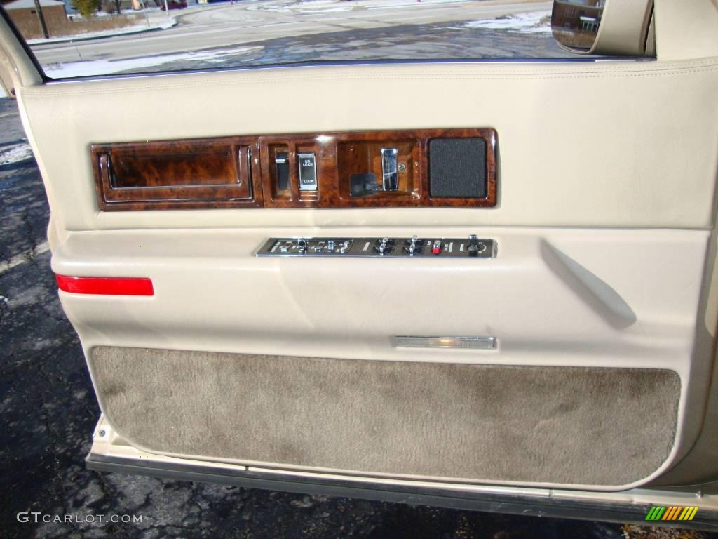 1995 Fleetwood Brougham - Light Driftwood Metallic / Beige photo #18