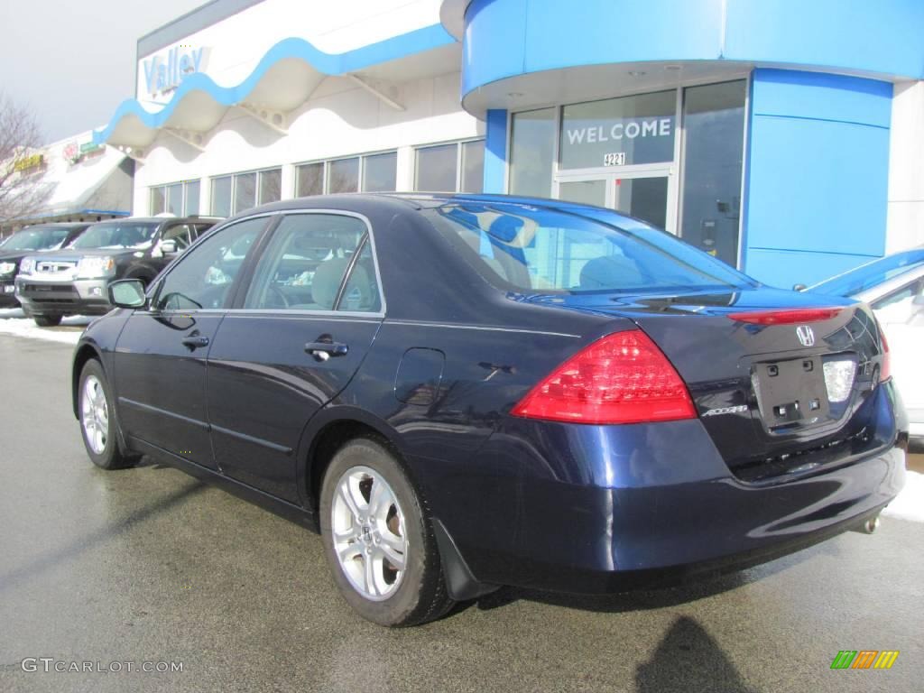 2006 Accord SE Sedan - Royal Blue Pearl / Gray photo #4
