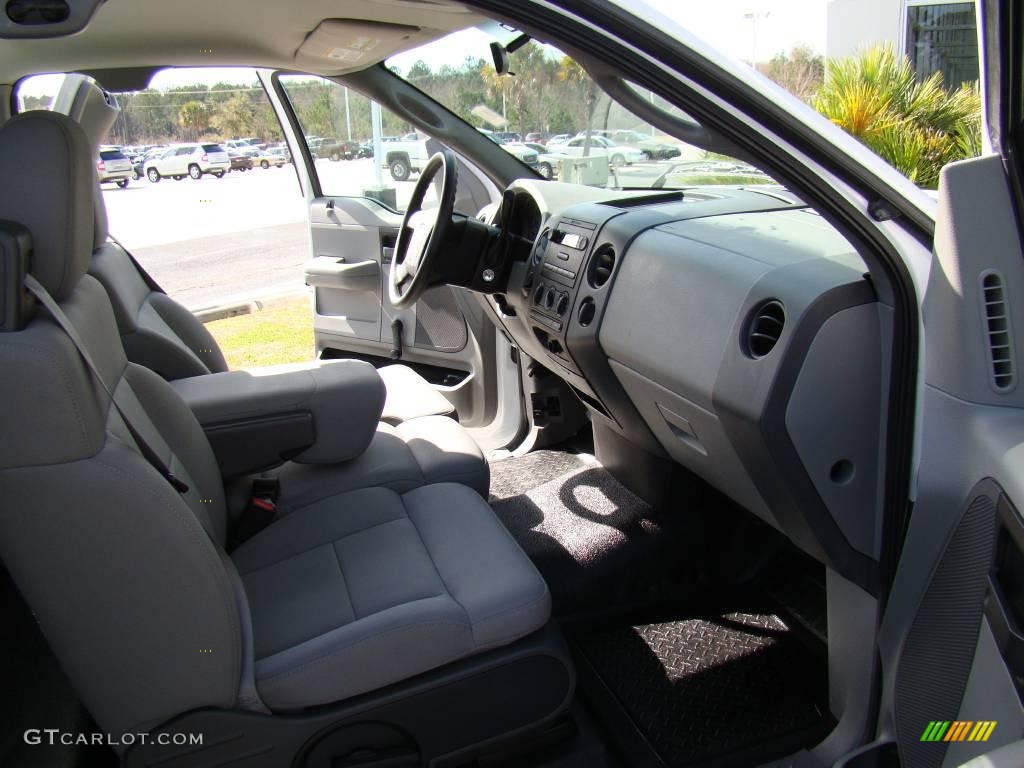 2005 F150 XL Regular Cab - Oxford White / Medium Flint Grey photo #14