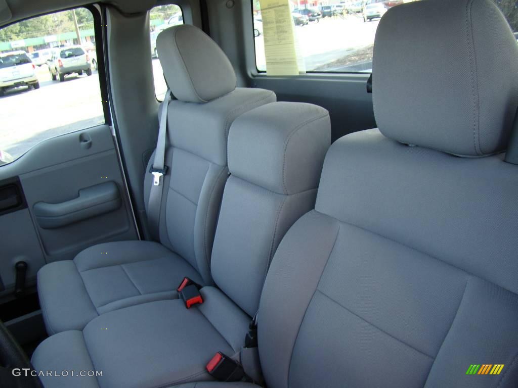 2005 F150 XL Regular Cab - Oxford White / Medium Flint Grey photo #16