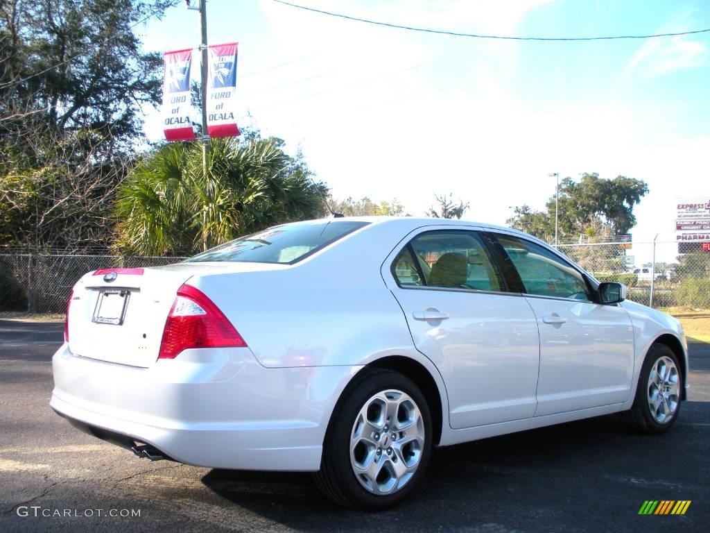 2010 Fusion SE - White Platinum Tri-coat Metallic / Camel photo #3