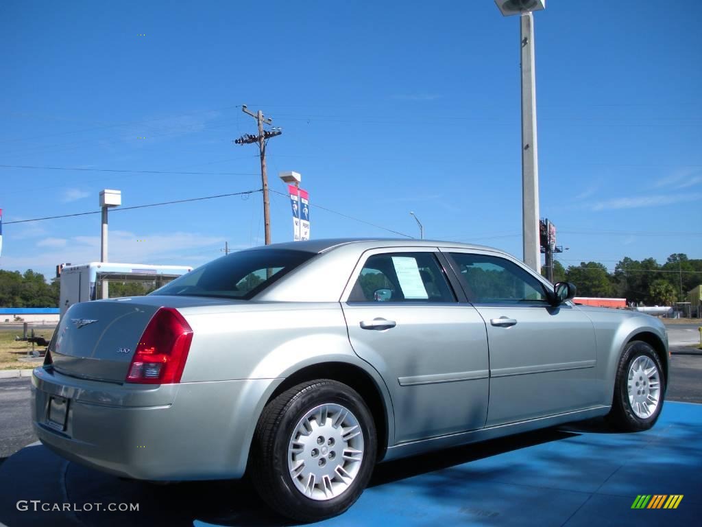 2005 300  - Bright Silver Metallic / Dark Slate Gray/Light Graystone photo #5