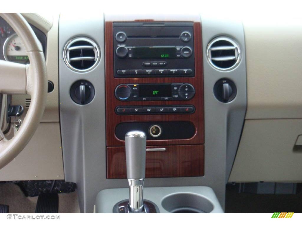 2006 F150 Lariat SuperCrew 4x4 - Oxford White / Tan photo #17