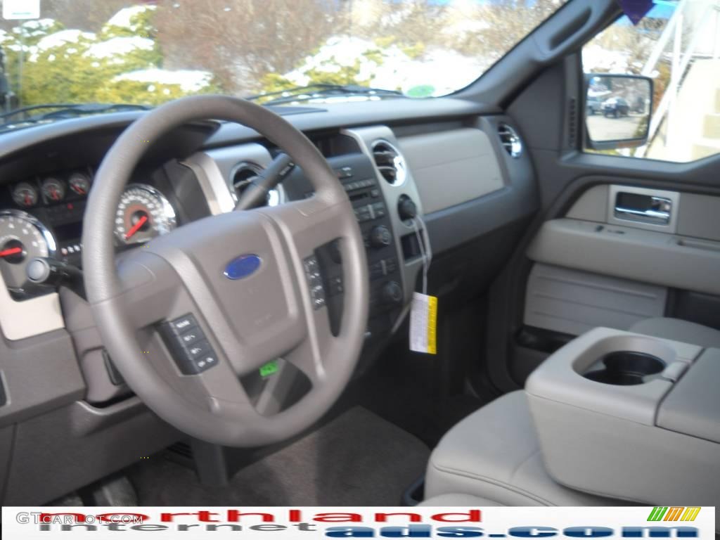 2010 F150 XLT SuperCab 4x4 - Dark Blue Pearl Metallic / Medium Stone photo #10