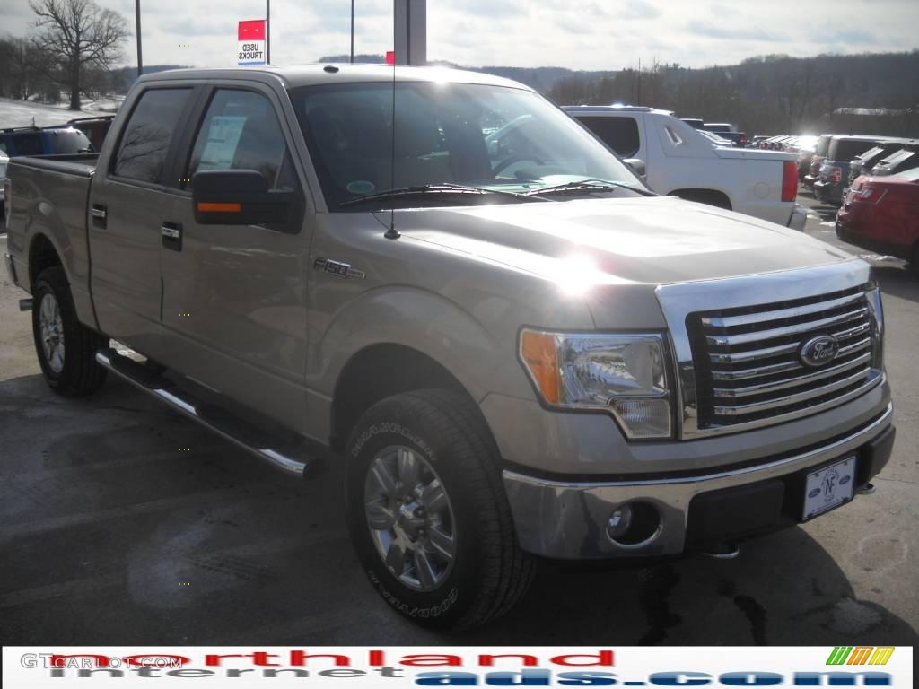 2010 F150 XLT SuperCrew 4x4 - Pueblo Gold Metallic / Tan photo #4