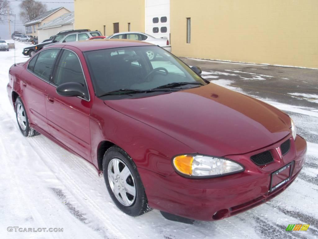 2005 Grand Am SE Sedan - Sport Red Metallic / Dark Pewter photo #11