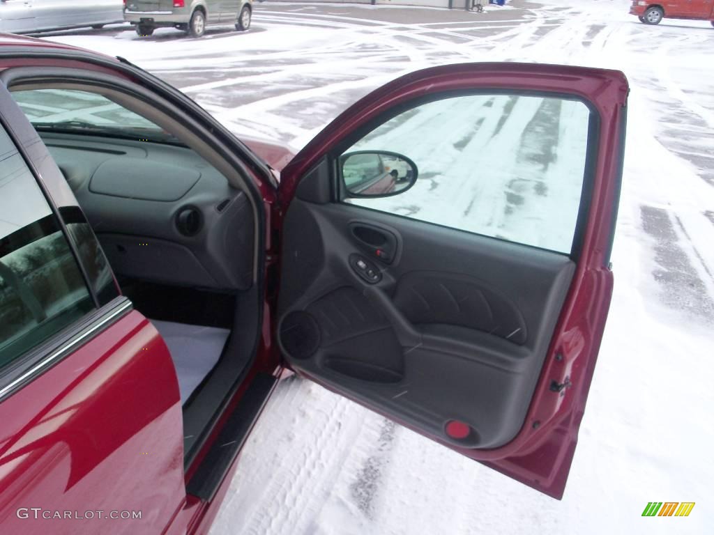 2005 Grand Am SE Sedan - Sport Red Metallic / Dark Pewter photo #21